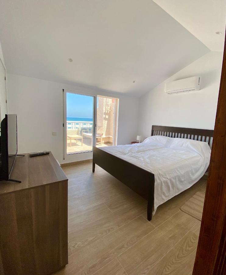הוילה Perelló Modern Beachfront Townhouse מראה חיצוני תמונה